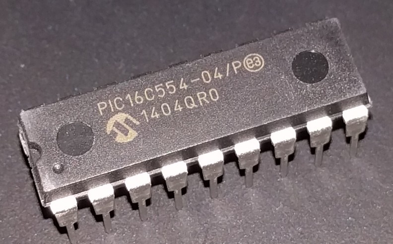 mcmaster:microchip:pic16c554:pack_top.jpg