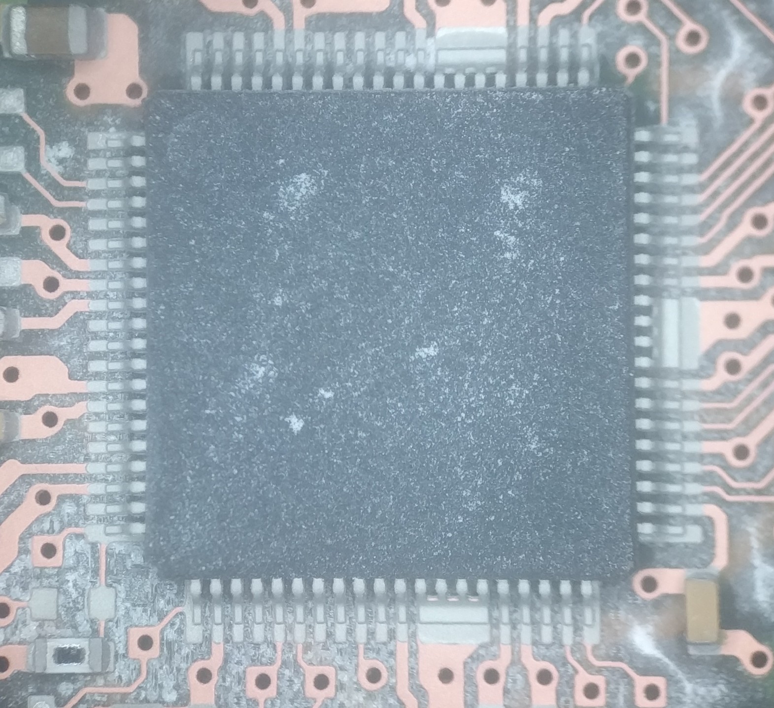 pcb_ic1.jpg pcb_ic1.jpg
