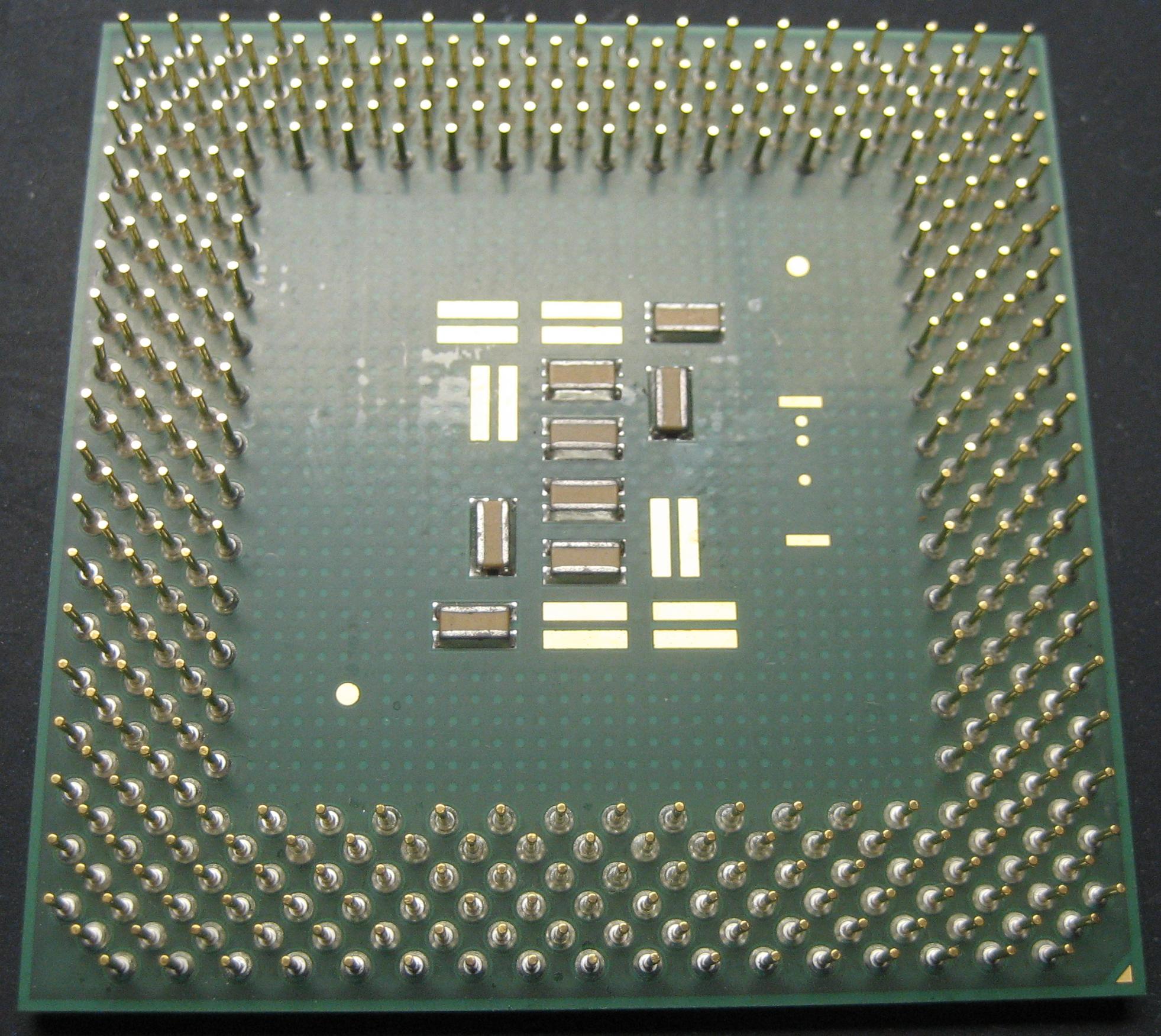 intel_pentium_iii_bottom.jpg