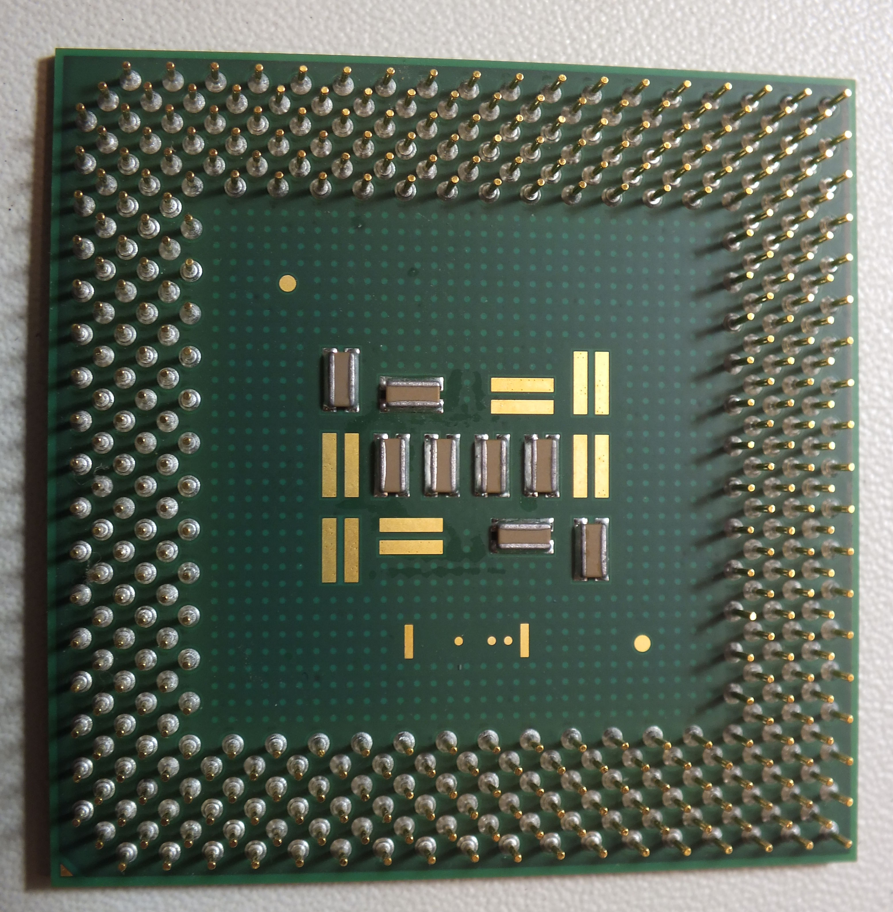 pentium_iii_866_bottom.jpg